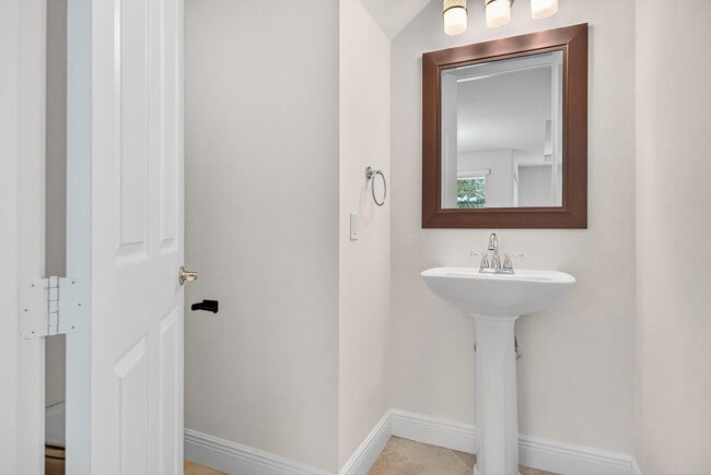 Building Photo - 4527 Cadiz Cir