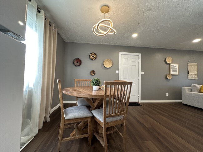 Building Photo - 4927 W Southern Ave