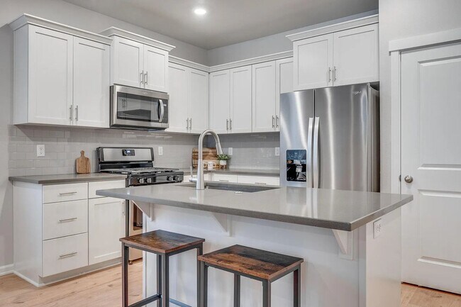 Building Photo - Beautiful Newer Model Home with Open Floor Plan, A/C & Fenced Yard!