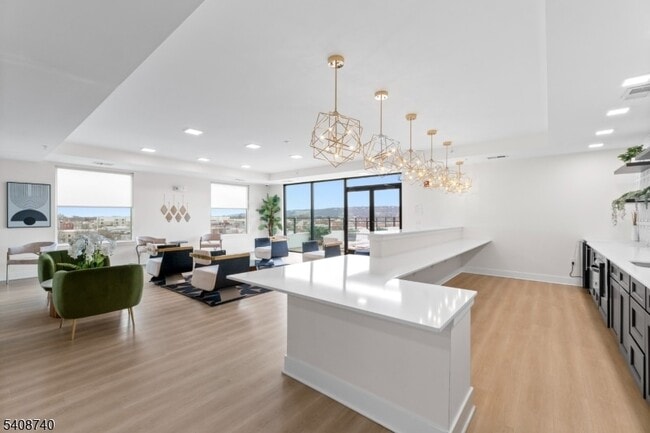 Building Photo - 321 E 3rd St