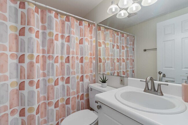 Building Photo - 1501 Clairmont Rd