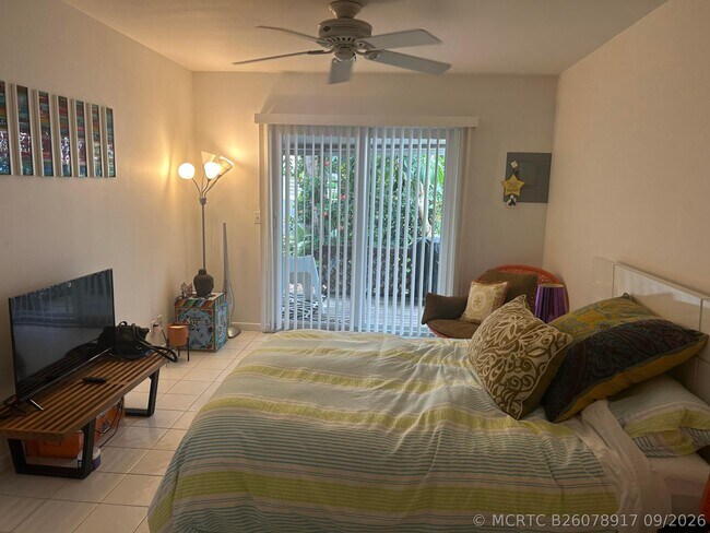 Building Photo - 128 Venetian Dr