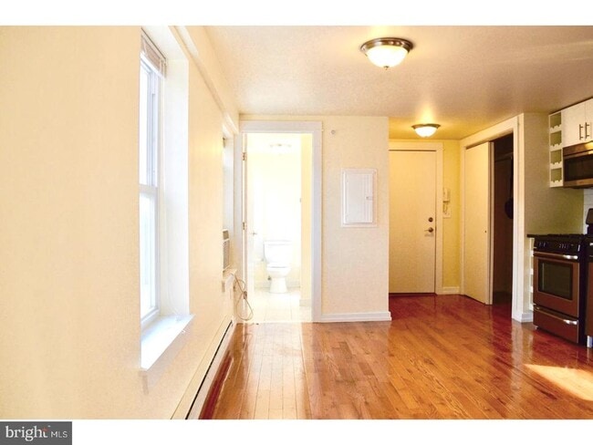 Building Photo - 415 S Broad St