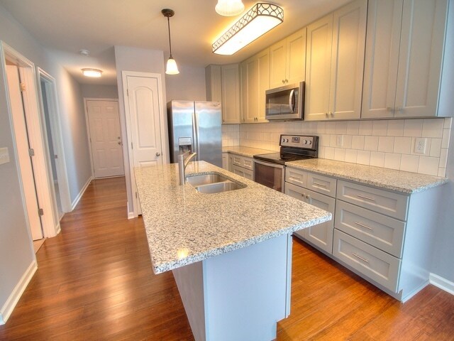 Building Photo - 4 Bedroom 3 Bath Home In Chapel Hill!