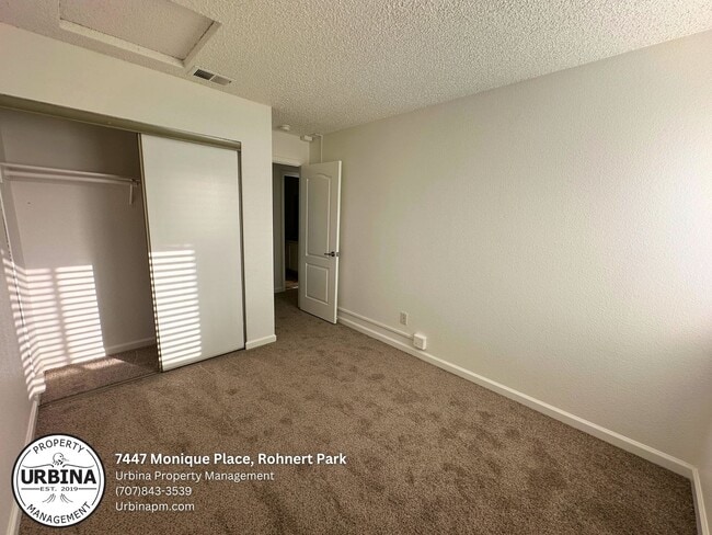 Building Photo - Beautiful 3-Bedroom Home with a Sparkling ...