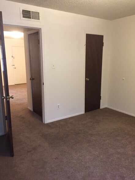 Building Photo - 404 S Industrial St