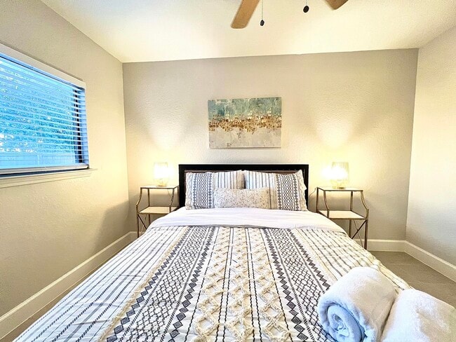 Building Photo - 9047 Twincreek Farm