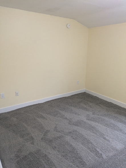 Building Photo - 47 Knapp St