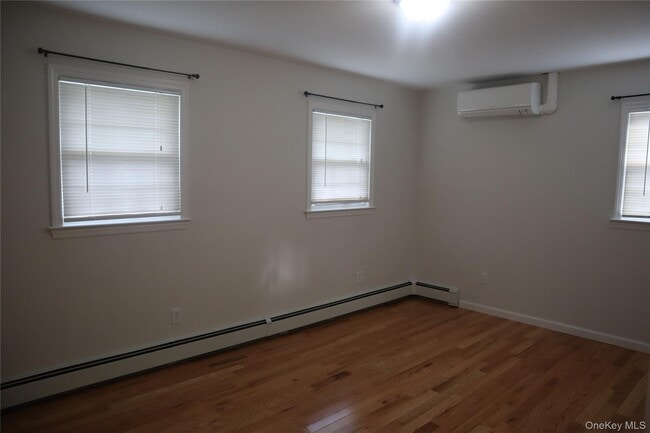 Building Photo - 32 Poplar Dr