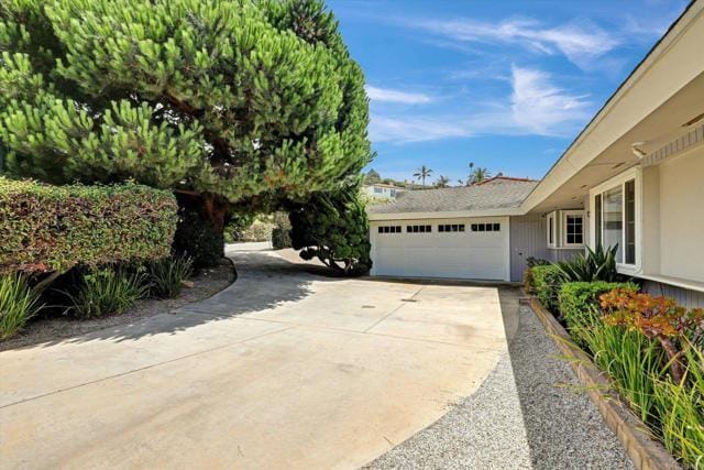 Building Photo - 1304 Muirlands Vista Way