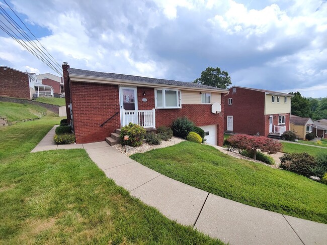 Building Photo - *Beautifully Updated 3BD/2BA Single Family Home Available in Whitehall*