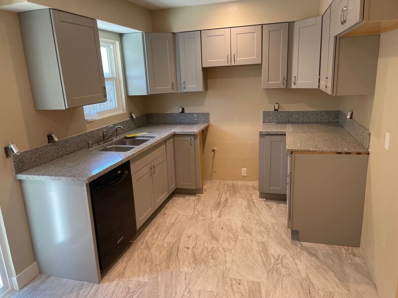 KITCHEN - 32150 Aurora Vista Rd