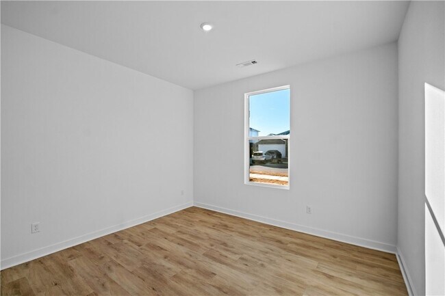 Building Photo - 4670 W Aurora St