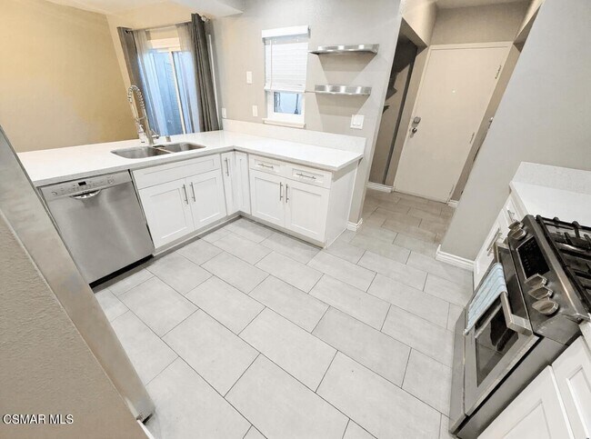 Building Photo - 28713 Conejo View Dr