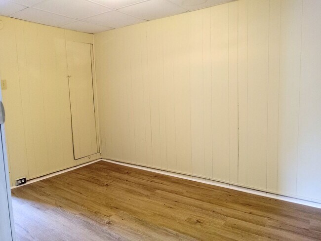 Building Photo - 26-28-28 E Pine St.