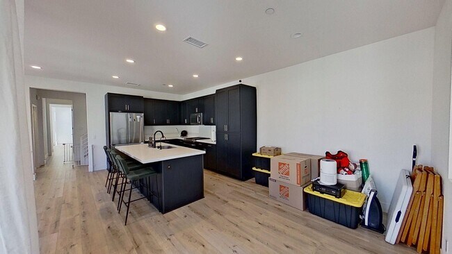 Building Photo - 574 S Motif St