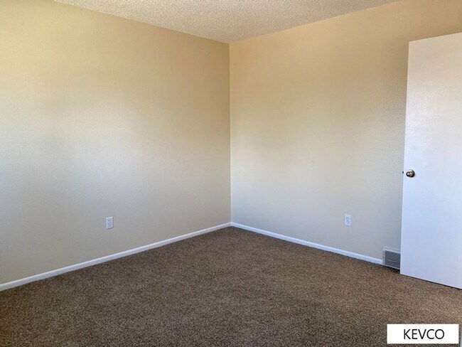 Building Photo - Sprawling Four Bedroom Home