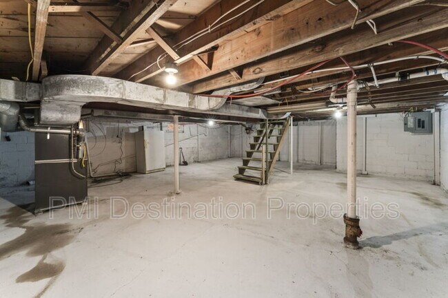 Building Photo - 102 E 80 Terrace