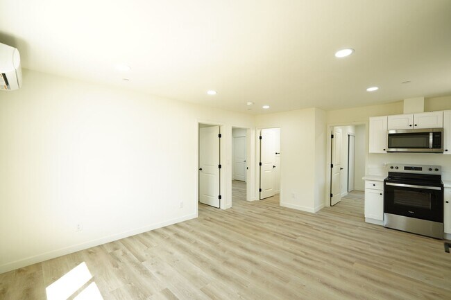 Building Photo - 4805 Charlotte Way