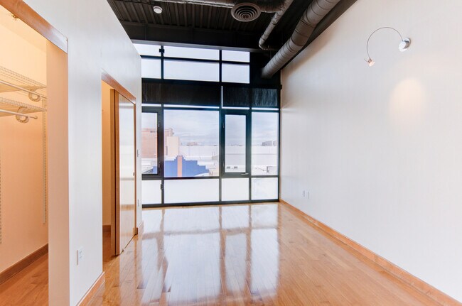 Building Photo - Luxury Gold Lofts! Bright Open Floor Plan with City Views-Secure Parking