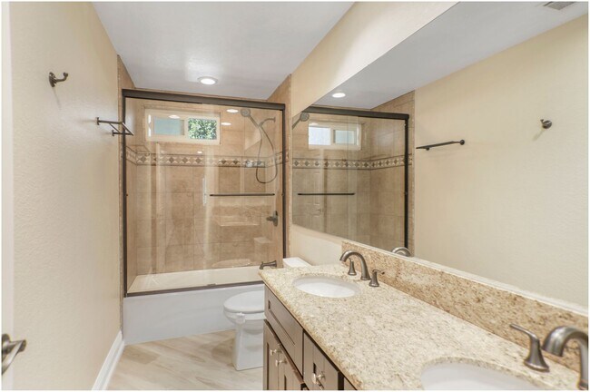 Building Photo - 2 Bedroom Condo - Laguna Hills!