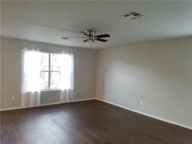 Building Photo - 650 Goldenrod St