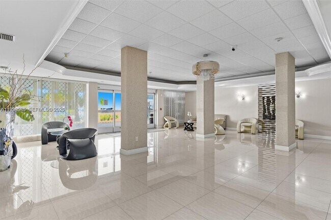 Building Photo - 1833 S Ocean Dr