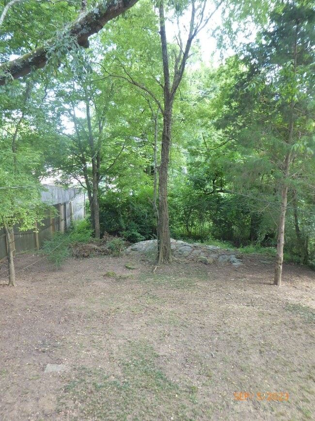 Building Photo - Historic home In The Heart Of Bluff Park