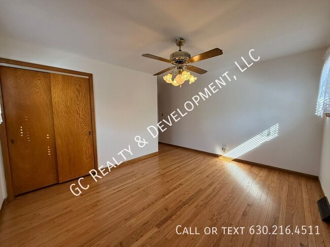 Building Photo - *** HEART OF ROSELLE / COMMUTER FRIENDLY /...