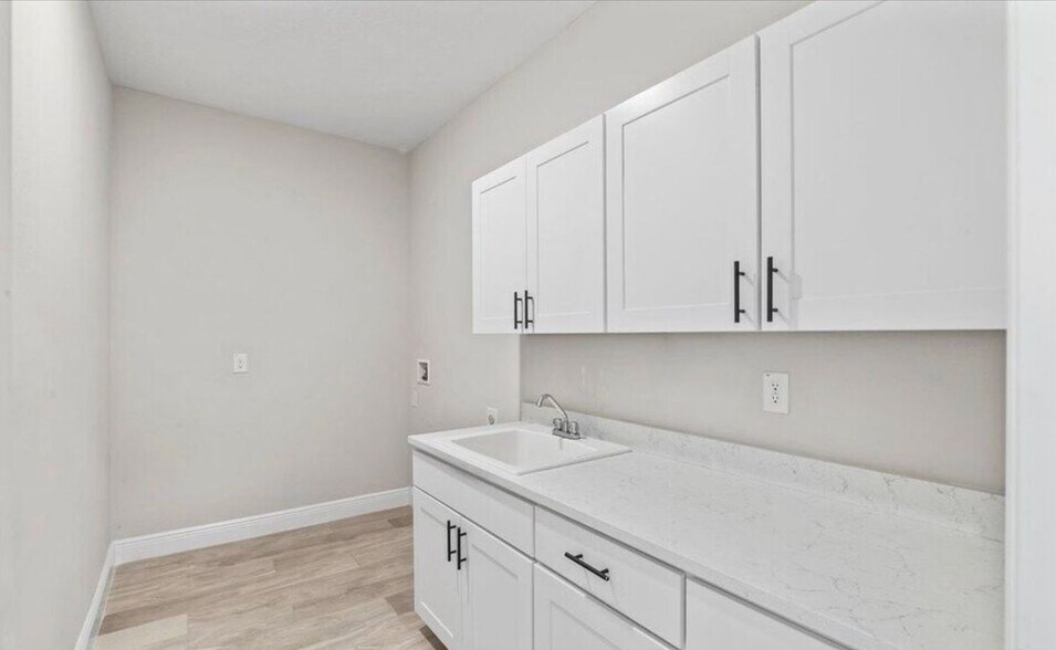 Building Photo - 5089 Realm Run