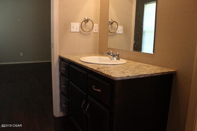 Building Photo - 5046 Raintree Cir