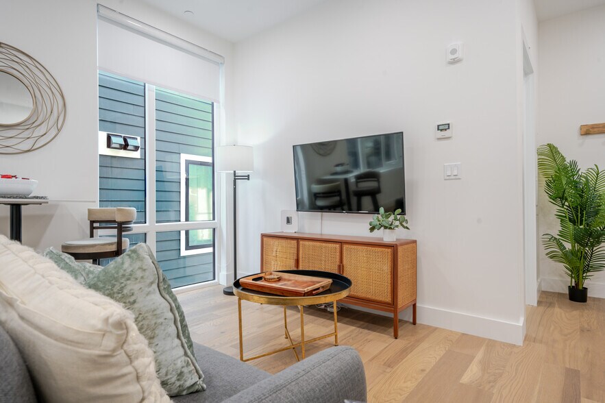 Building Photo - 38 Hichborn St