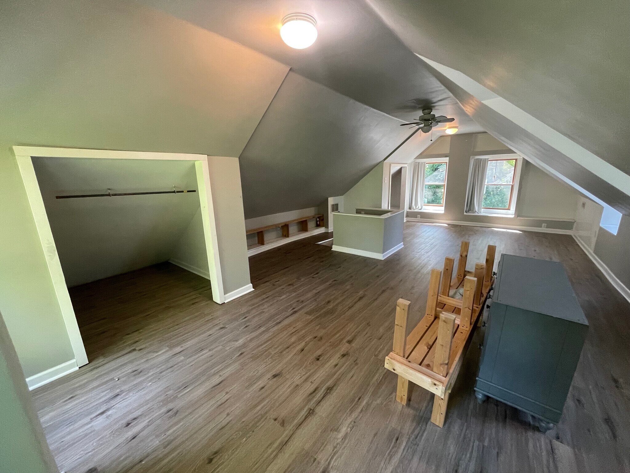 3rd FL 600+ sqft - 210 Mannion Ave