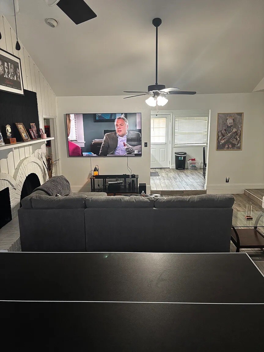 Building Photo - Room in Duplex on El Retiro Rd