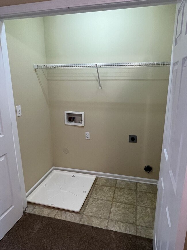 Building Photo - Refreshed 3 Bedroom House in NW Charlotte