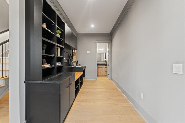 Building Photo - 807 W Park Ave