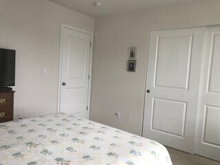 Building Photo - Large 4 bedroom home