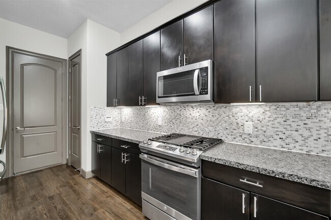 Building Photo - 111 Aventura Pl