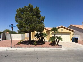 Building Photo - Great single-story home, 3brms, 2bath, 2crg.