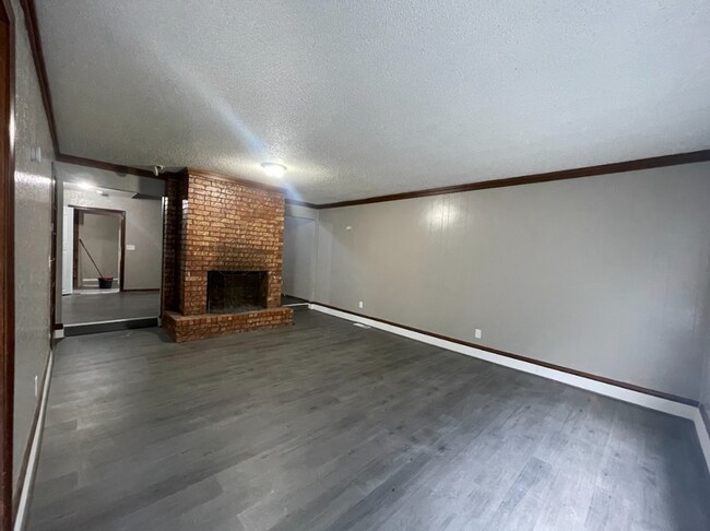 Building Photo - 7219 Edenborough Dr