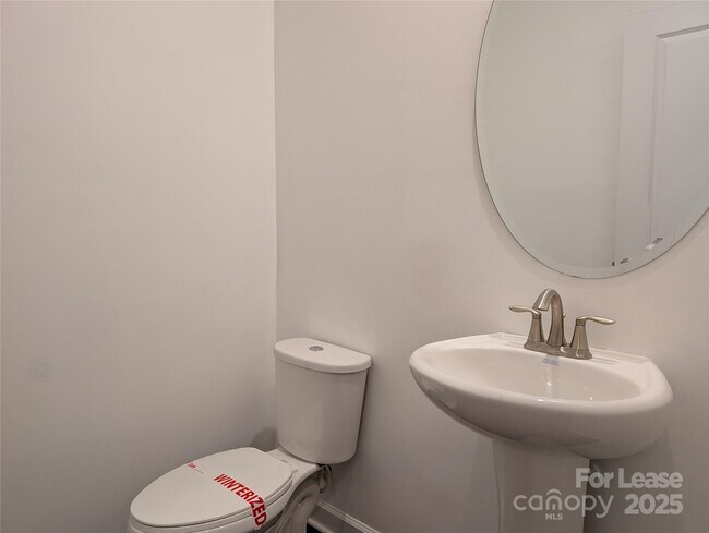 Building Photo - 5906 Fenway Dr