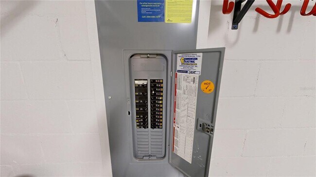 Building Photo - 17034 Yellow Pine St