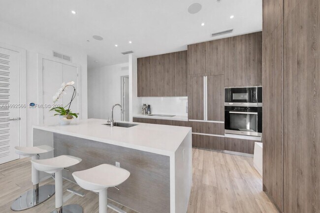 Building Photo - 3156 SW 27th Ave