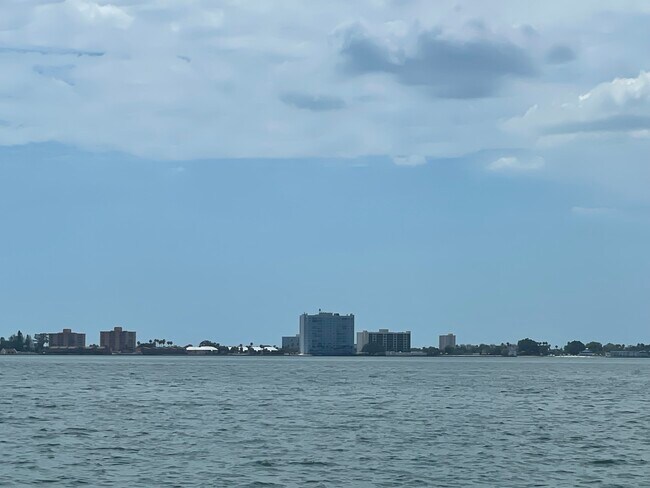 Building Photo - 7200 Sunshine Skyway Ln S