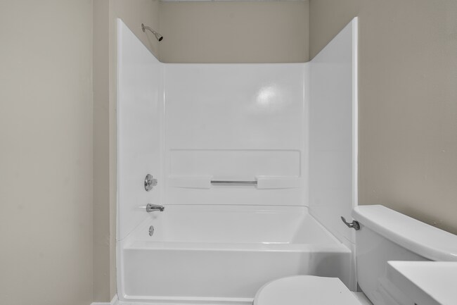 Building Photo - 2420 Hill St