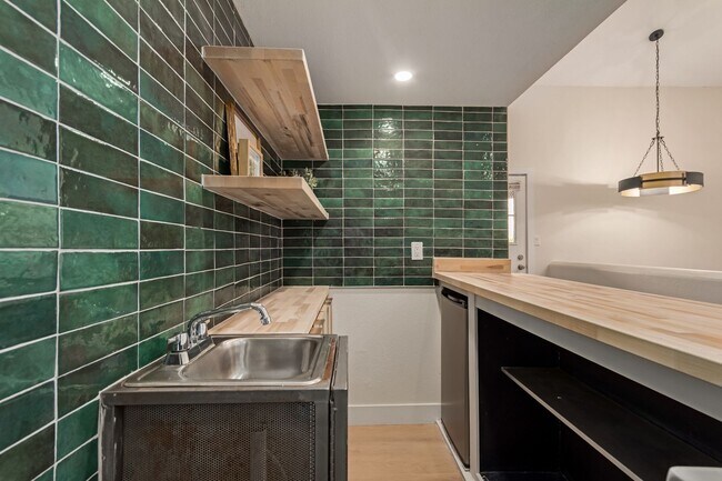 Building Photo - Charming 3-Bedroom Mid-Century Gem in the ...