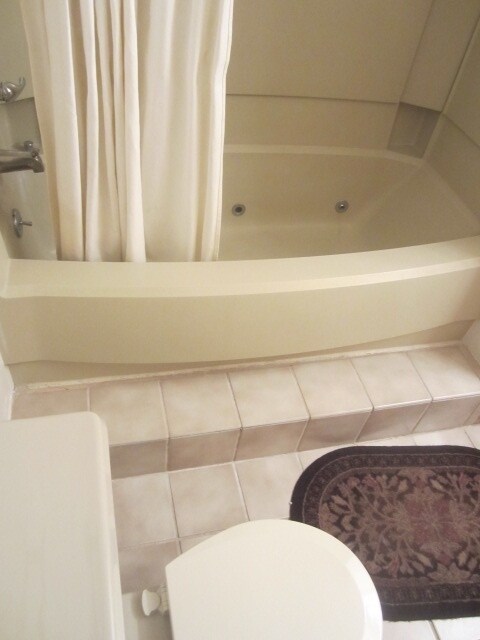 Building Photo - Large Updated One Bedroom Gold Run Condo!  Perfect Location!