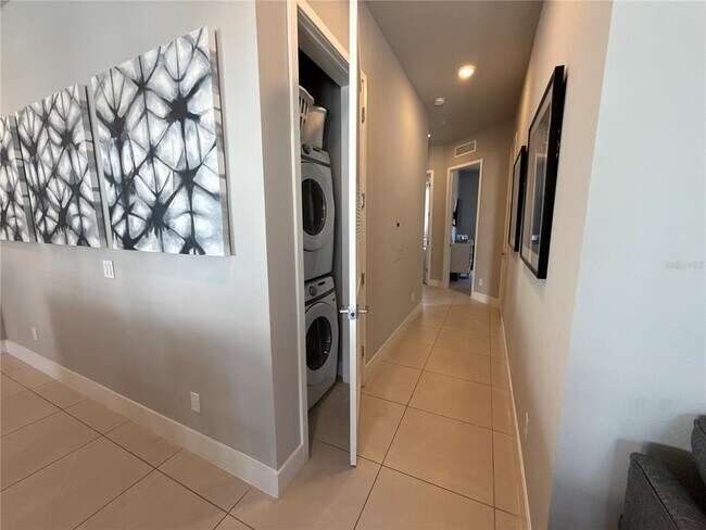 Building Photo - 7740 Sandy Ridge Dr