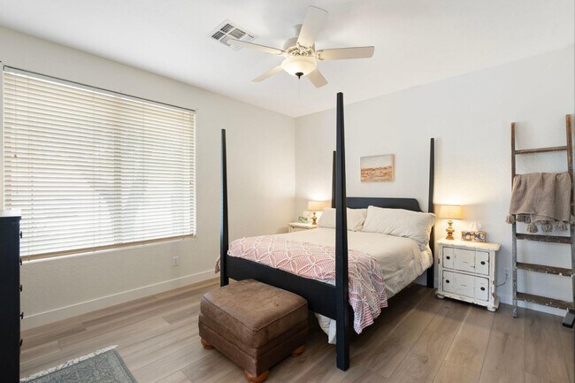 Building Photo - 5404 E Lonesome Trail