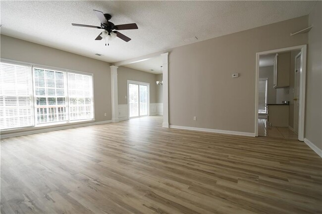 Building Photo - 340 Avebury Ct